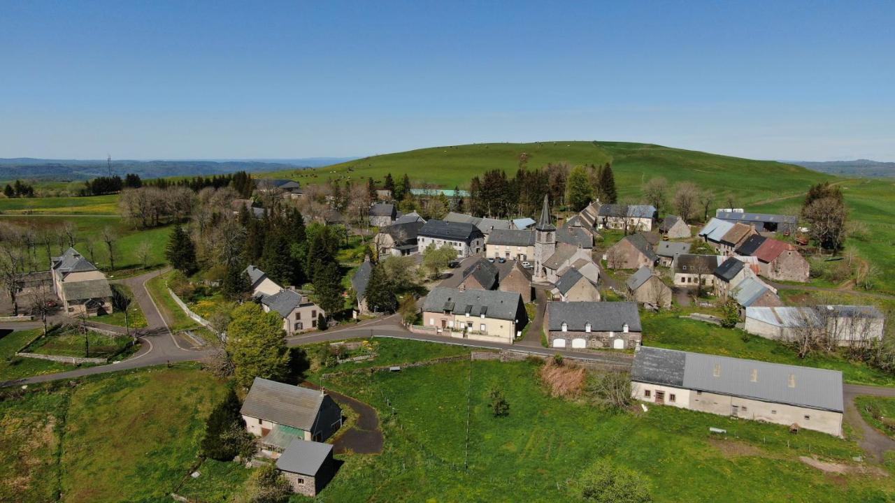 Auberge Du Cezallier Montgreleix ภายนอก รูปภาพ
