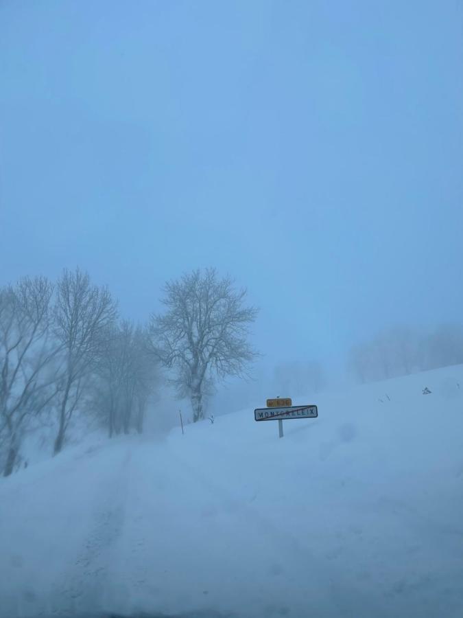 Auberge Du Cezallier Montgreleix ภายนอก รูปภาพ